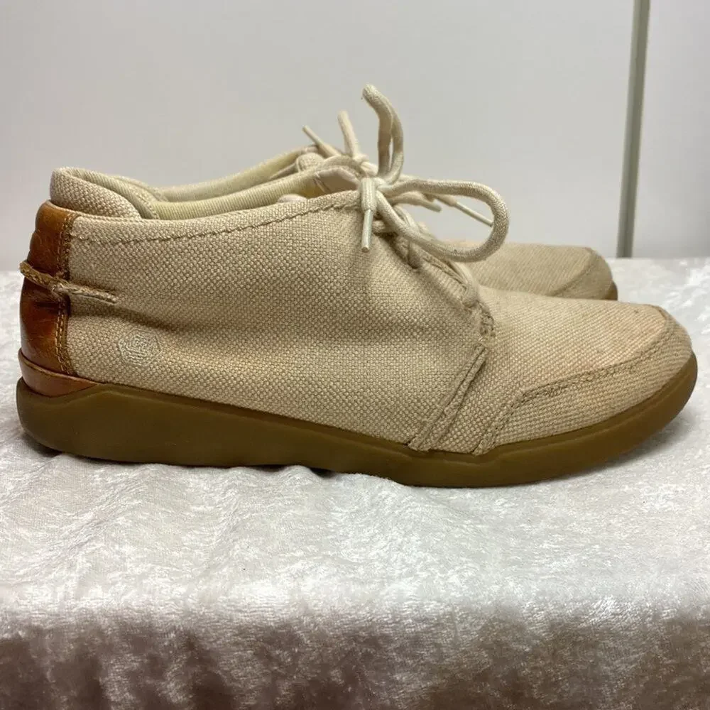 Timberland beige lace up canvas shoe size 8.5